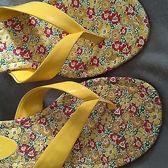 Rampage Heeled Flipflop Sandles - Picture 7 of 10